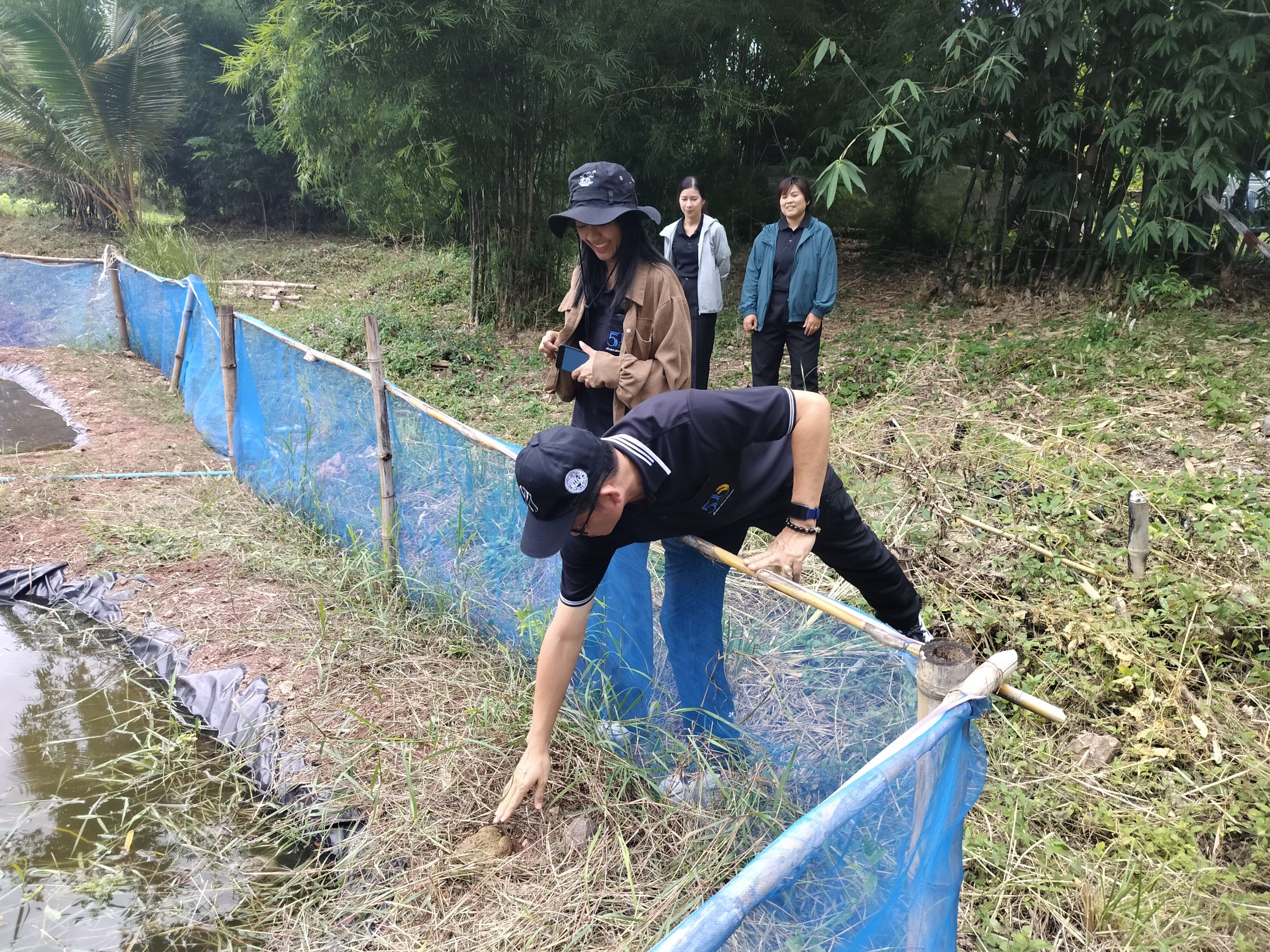 title - ผู้ตรวจราชการ ส.ป.ก. ประชุมติดตามความก้าวหน้าผลการดำเนินงานของ ส.ป.ก.ลพบุรี รอบที่ 2 ปีงบประมาณ พ.ศ. 2569 พร้อมตรวจเยี่ยมให้กำลังใจเกษตรกรในเขตปฏิรูปที่ดิน